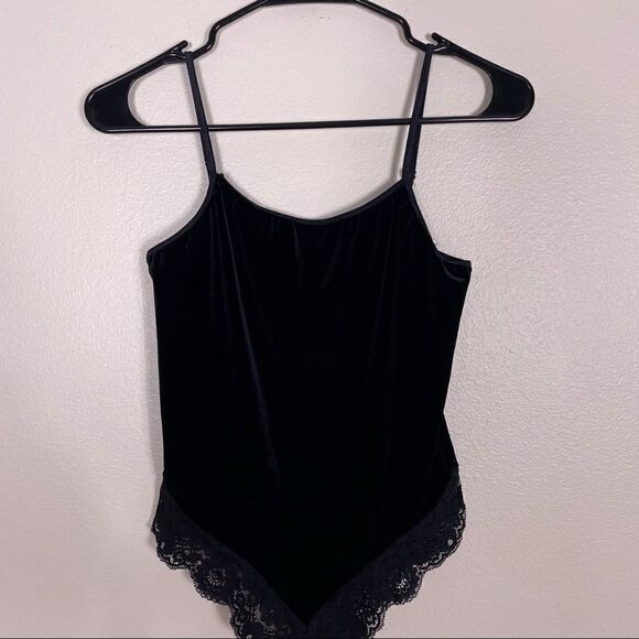 Victoria’s Secret Vintage Black Velour Lace Trim Bottom Cheeky Bodysuit - Picture 3 of 9